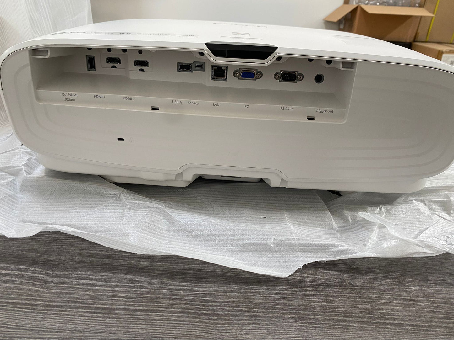 EPSON Home Cinema HC5050UB - Like New Condition